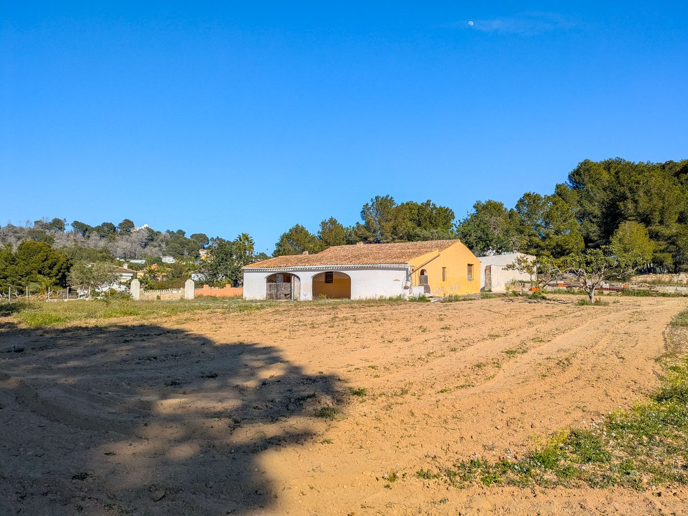 Traditional finca on large rustic plot in Jávea — Villa with renovation potential, €725,000