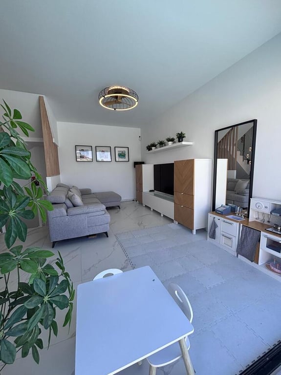 Property #RH21342 - 16