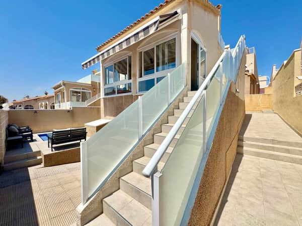 Rijwoning met 2 slaapkamers in Orihuela Costa
