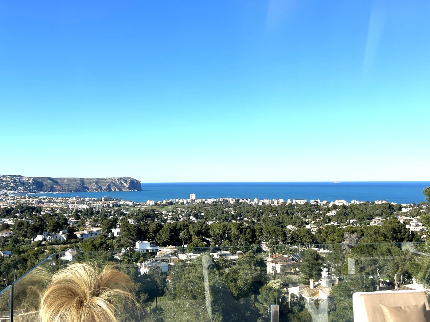 Villa exclusiva y moderna en Jávea con vistas al mar