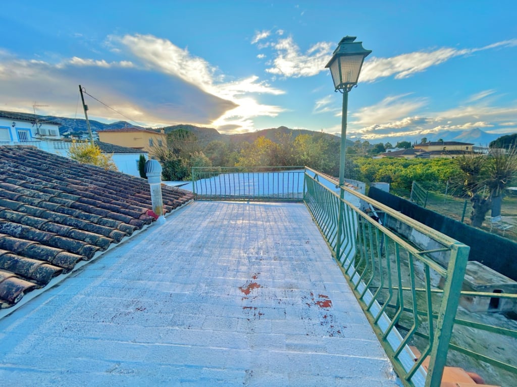 Xalet de camp a la venda a Pedreguer amb piscina i jardí - 4 hab - 9