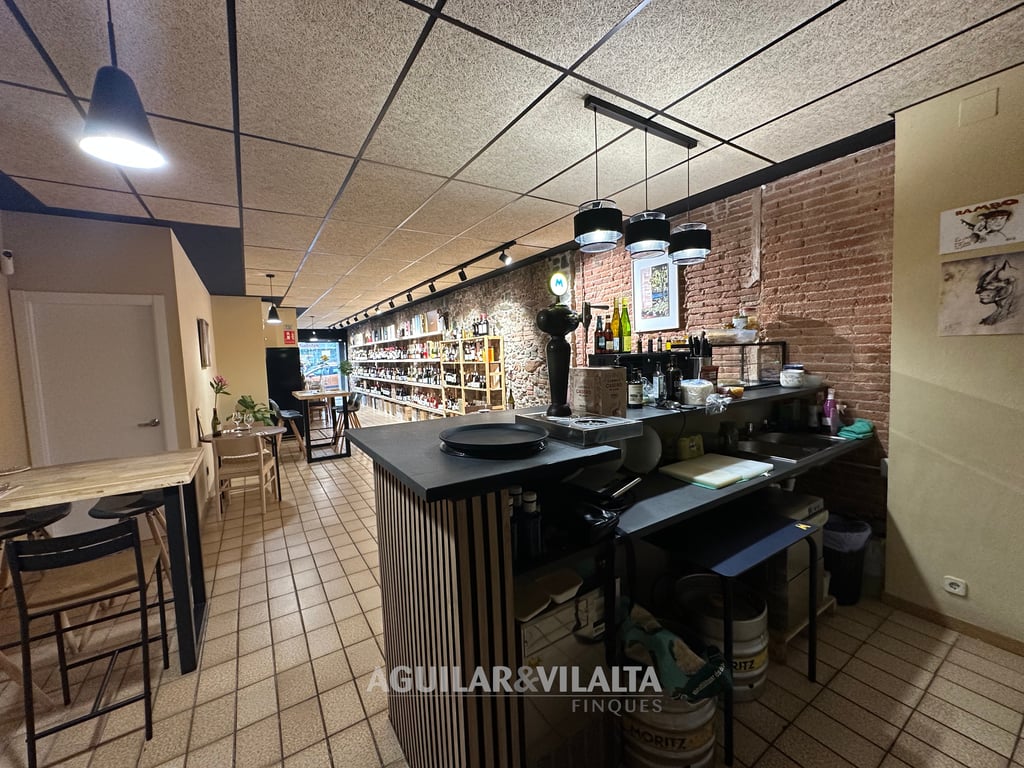 Bodega con degustación en traspaso en el centro - 12