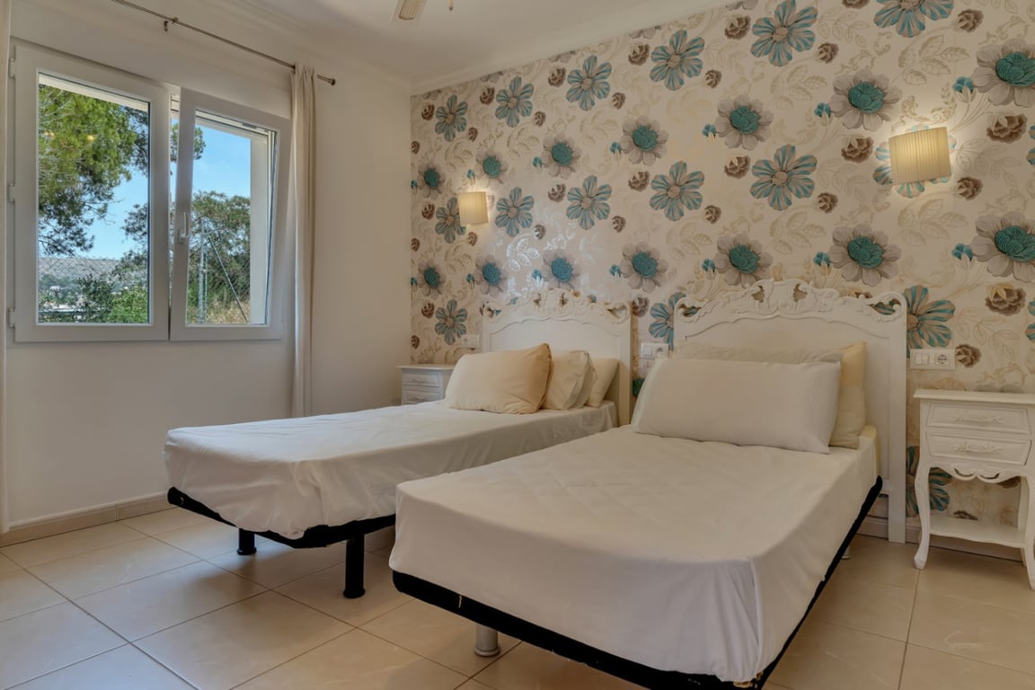 Villa con vistas abiertas en zona tranquila próxima al centro del pueblo de Jávea - 26