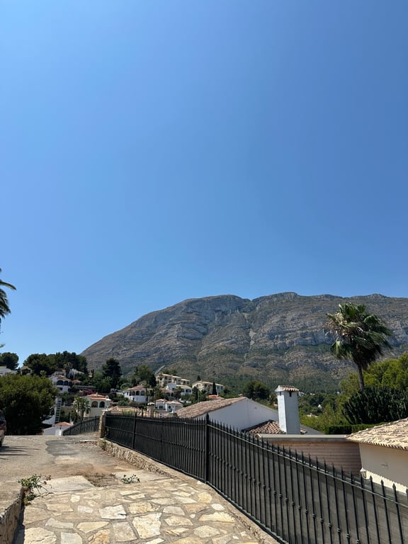 Chalet en Venta en Dénia con Vistas al Mar y la Montaña - 7