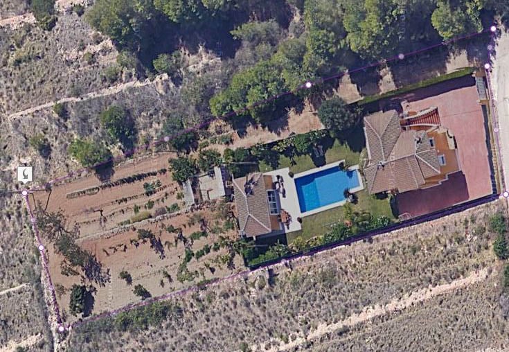 Villa en una excepcional zona tranquila, con vistas abiertas y gran potencial - 4