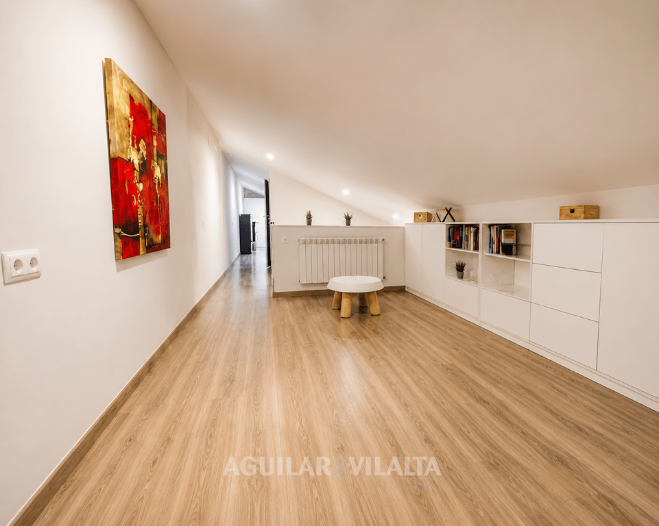 CASA UNFIMILIAR - 28