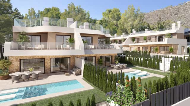 3-bed semi-detached house in Peguera, 376m²