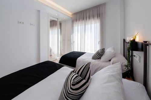 Nieuwbouwvilla met privézwembad en tuin op 900 meter van het strand in Los Alcázares — foto 13