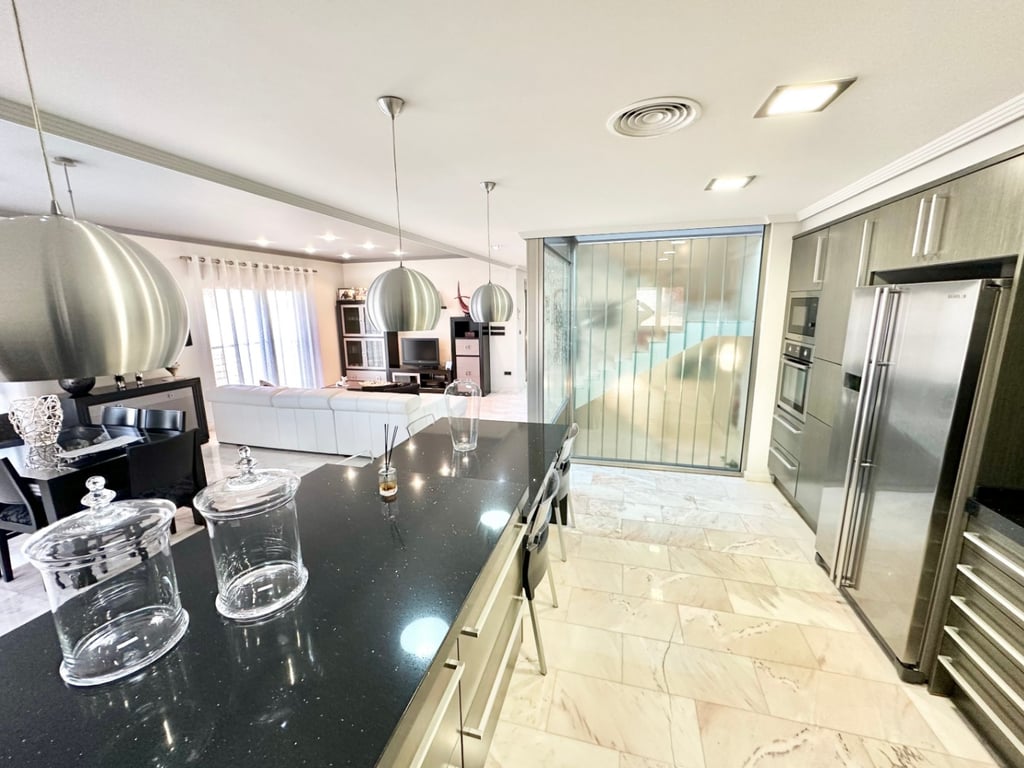 Espai, Llum i Disseny en una Casa Única a Pego - 23