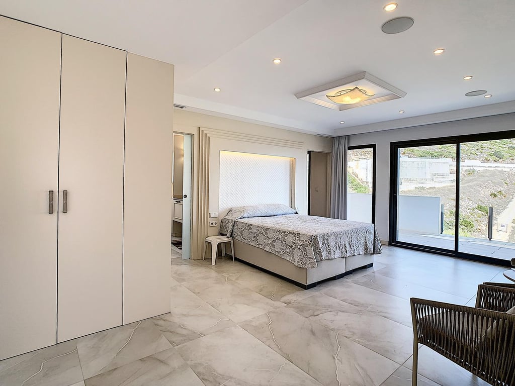 Lujosa villa en Cumbre del Sol - 4