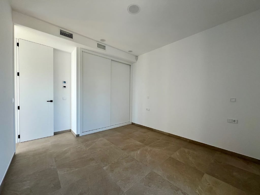 Property #RH21324 - 18