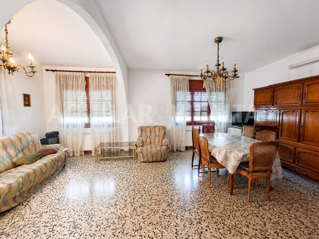 Casa toda en planta de cuatro dormitorios y dos baños - 20
