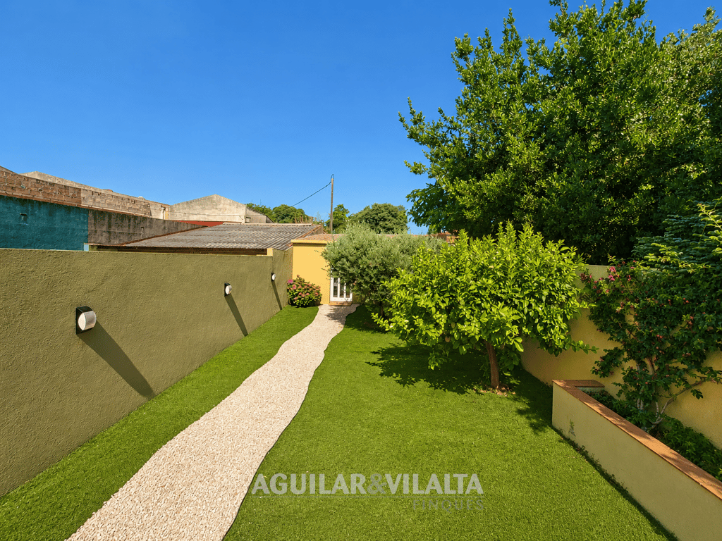 CASA UNFIMILIAR - 13