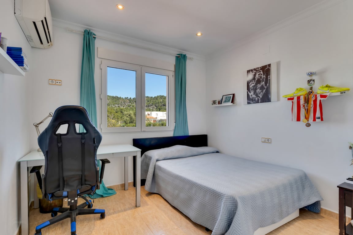 Villa en una excepcional zona tranquila, con vistas abiertas y gran potencial - 27