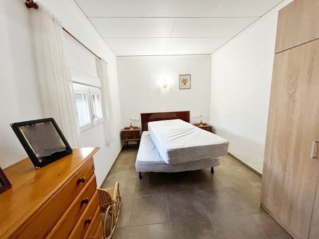 Chalet de campo a la venta en Pedreguer con piscina y jardín - 4 hab - 15