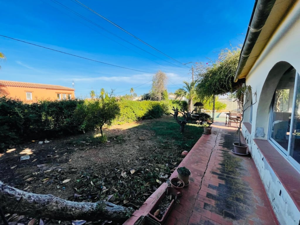 Denia. Chalet en buena área para reformar en venta - 12