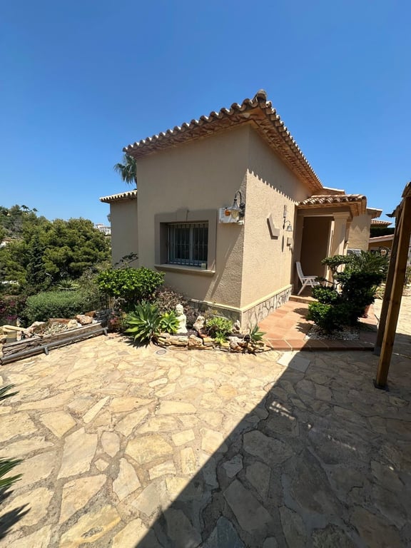 Chalet en Venta en Dénia con Vistas al Mar y la Montaña - 13