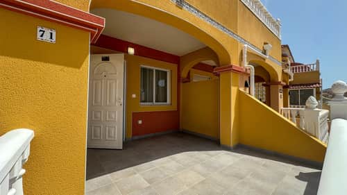 Volledig gerenoveerde geschakelde woning op het zuiden in Cabo Roig — foto 1