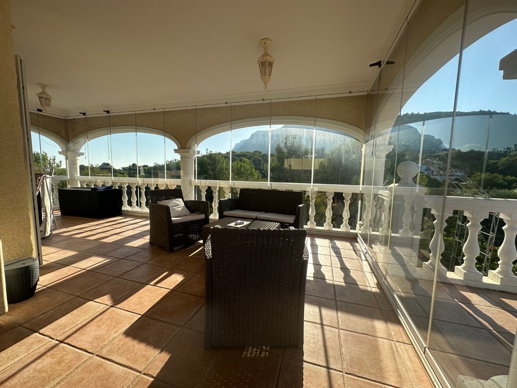 Lujoso Chalet con parcela amplia en venta en Denia - 6