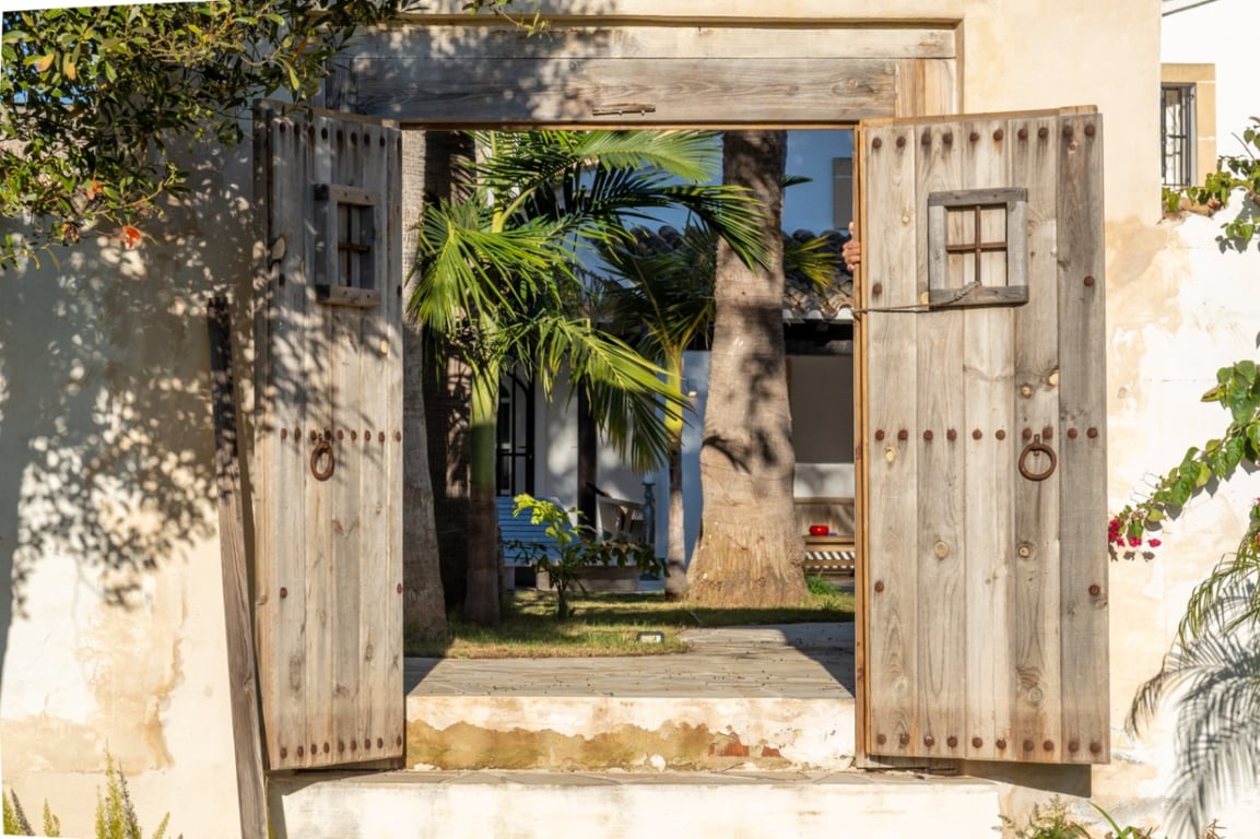 Exclusiva finca completamente reformada con gran parcela de 11.367 m2 - 45