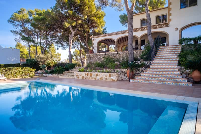 Luxe villa met panoramisch zeezicht en infinitypool