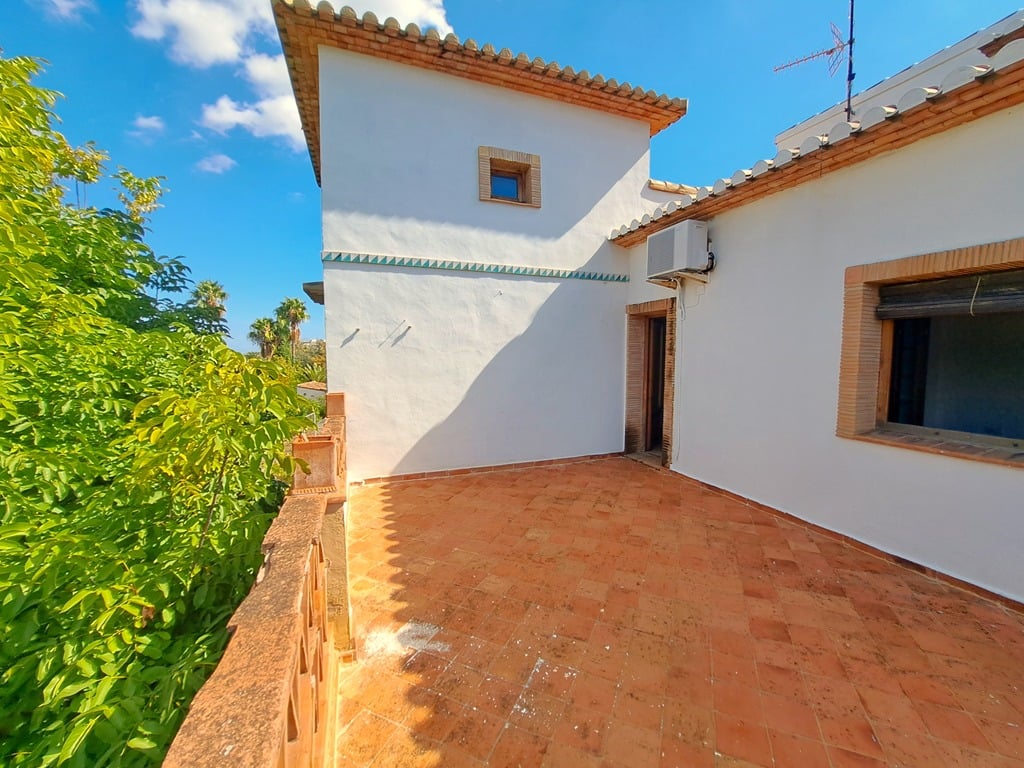 Villa familiar con piscina en venta en Orba - 41