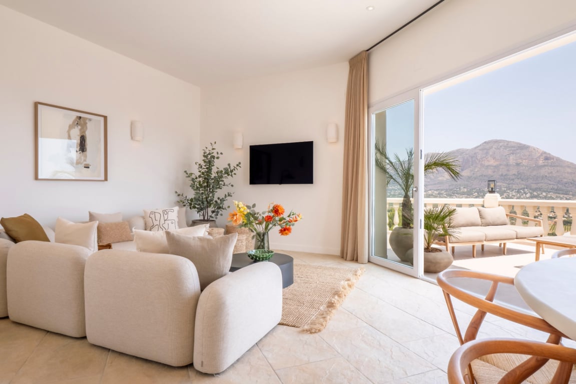 Villa recientemente reformada con impresionante vistas panorámicas de Jávea - 3