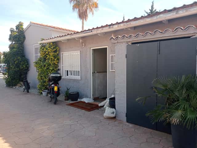 Villa con terraza en La Nucía, 5 dorm., 450m²