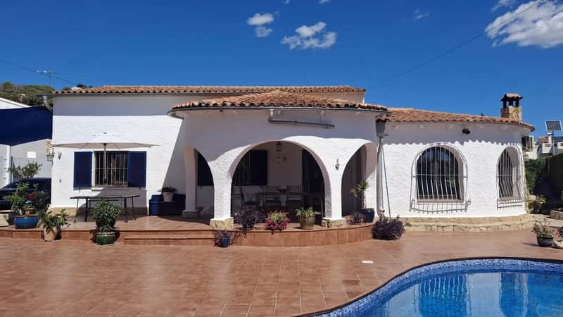 Traditionele villa bij Golfbaan Ifach met zeezicht