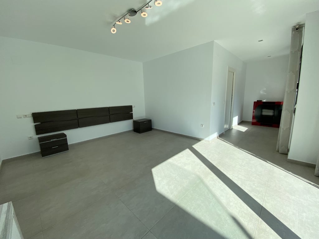 Property #RH20371 - 15