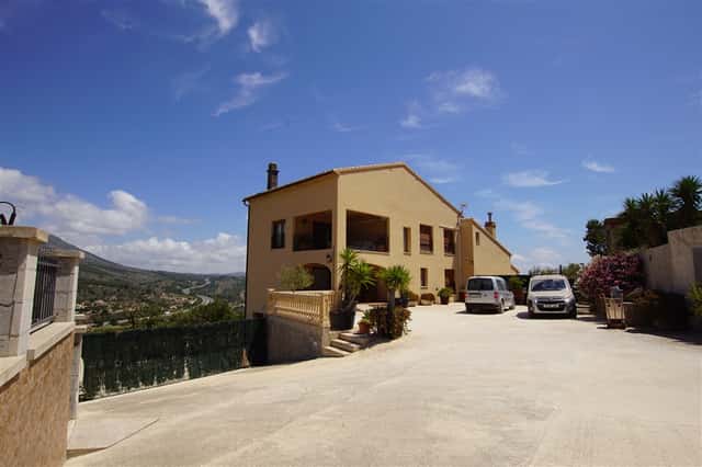 Villa in Benissa, 11 slk, 234m²