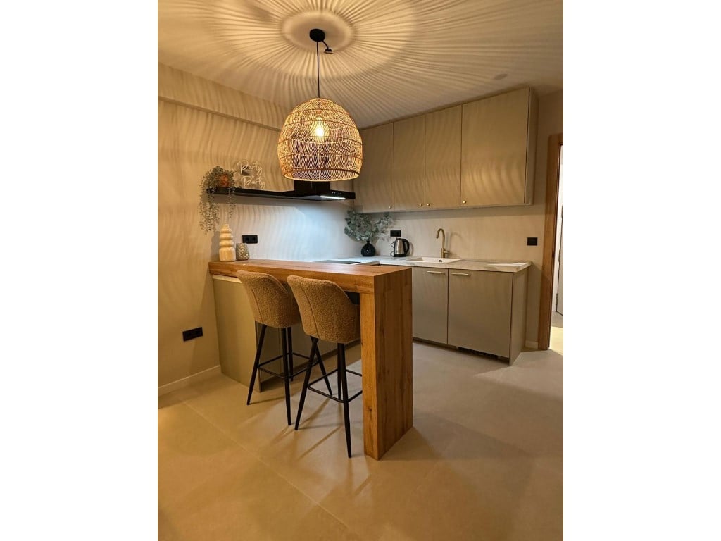 Zcela zrekonstruované studio poblíž Arenal Beach v Jávea — living room