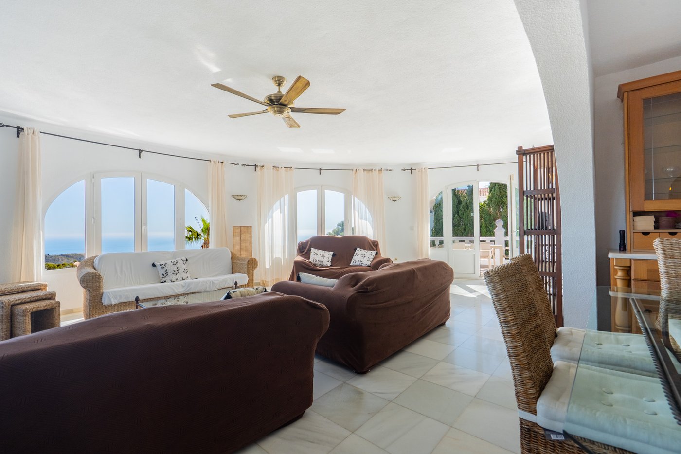Villa tradicional con vistas panorámicas al mar en Cumbre del Sol