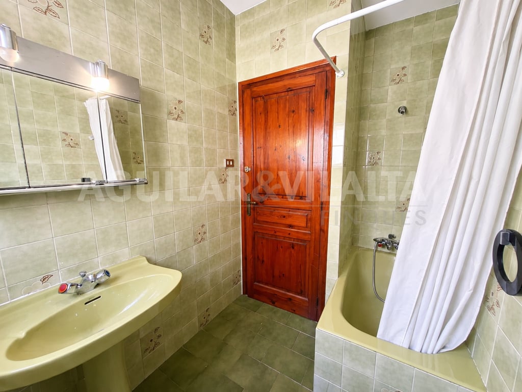 Casa toda en planta de cuatro dormitorios y dos baños - 13