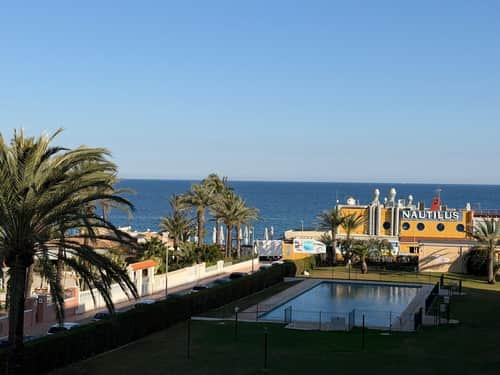 Gerenoveerd eerstelijns appartement met zeezicht in Torrevieja — foto 31