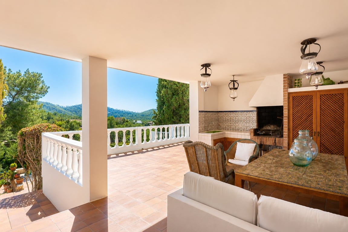 5-bed Villa in Santa Eulària des Riu photo 11