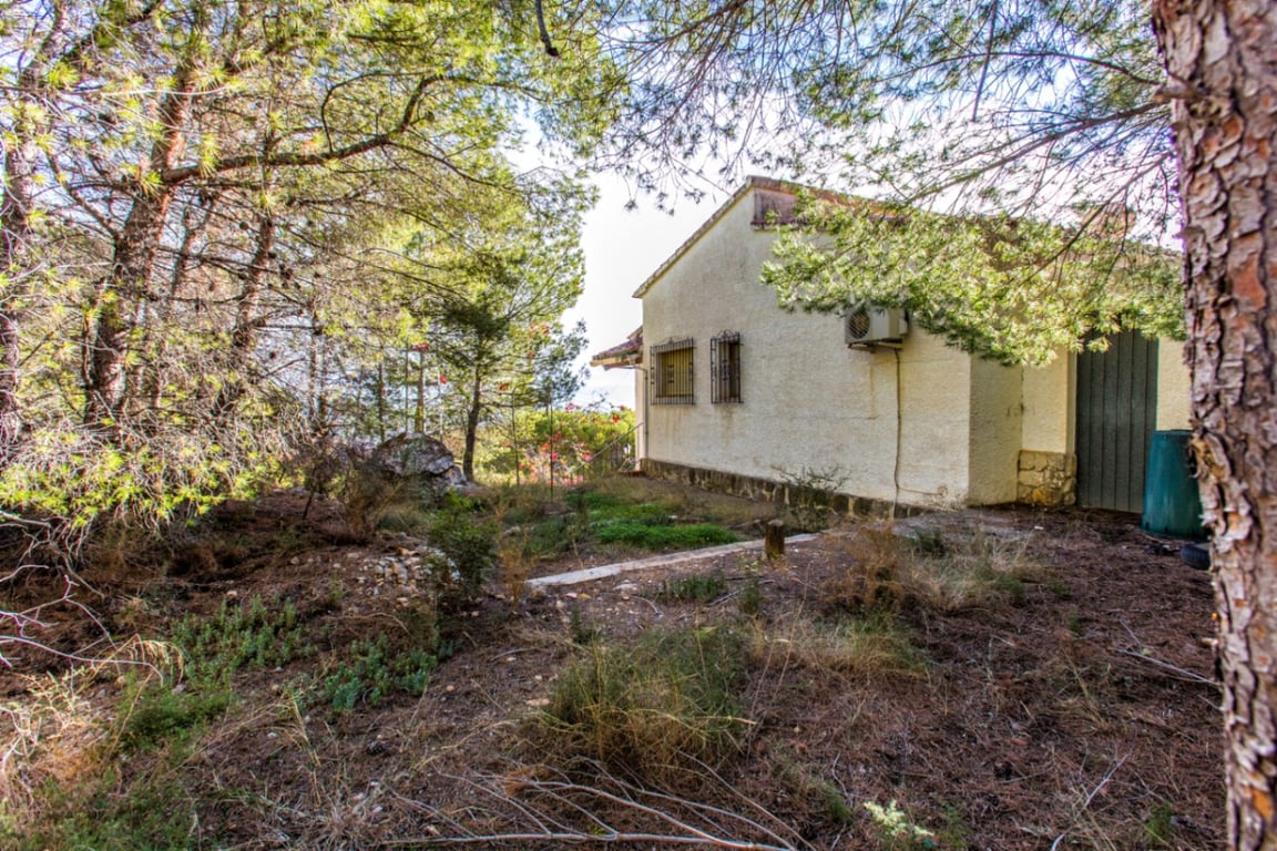 Villa con vistas al mar y terreno adicional en venta en Calpe - 24