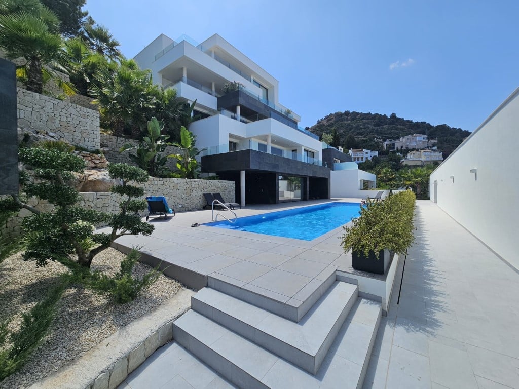 Moderní penthouse se 3 ložnicemi, výhledem na moře a golf v La Sella