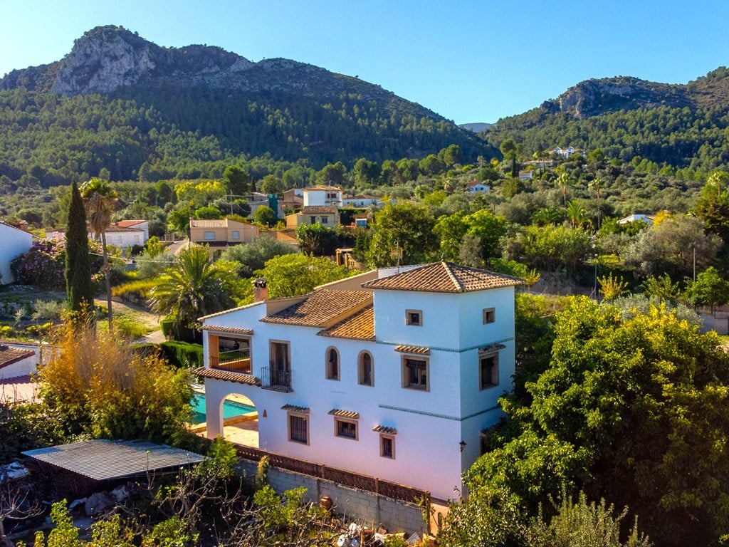 Villa familiar con piscina en venta en Orba - 10
