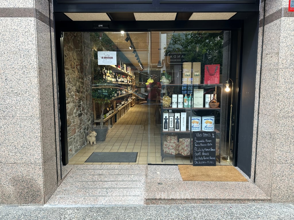 Bodega con degustación en traspaso en el centro - 13