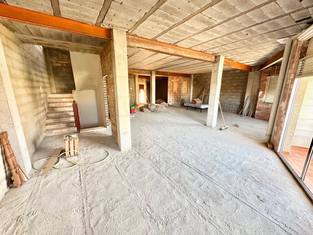 Oportunitat: Edifici amb Jardí de 180 m² i Terrassa amb Vistes al Mar - 24