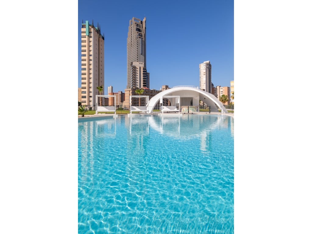3-bed apartment in iconic glass tower with panoramic views in Benidorm — terrace