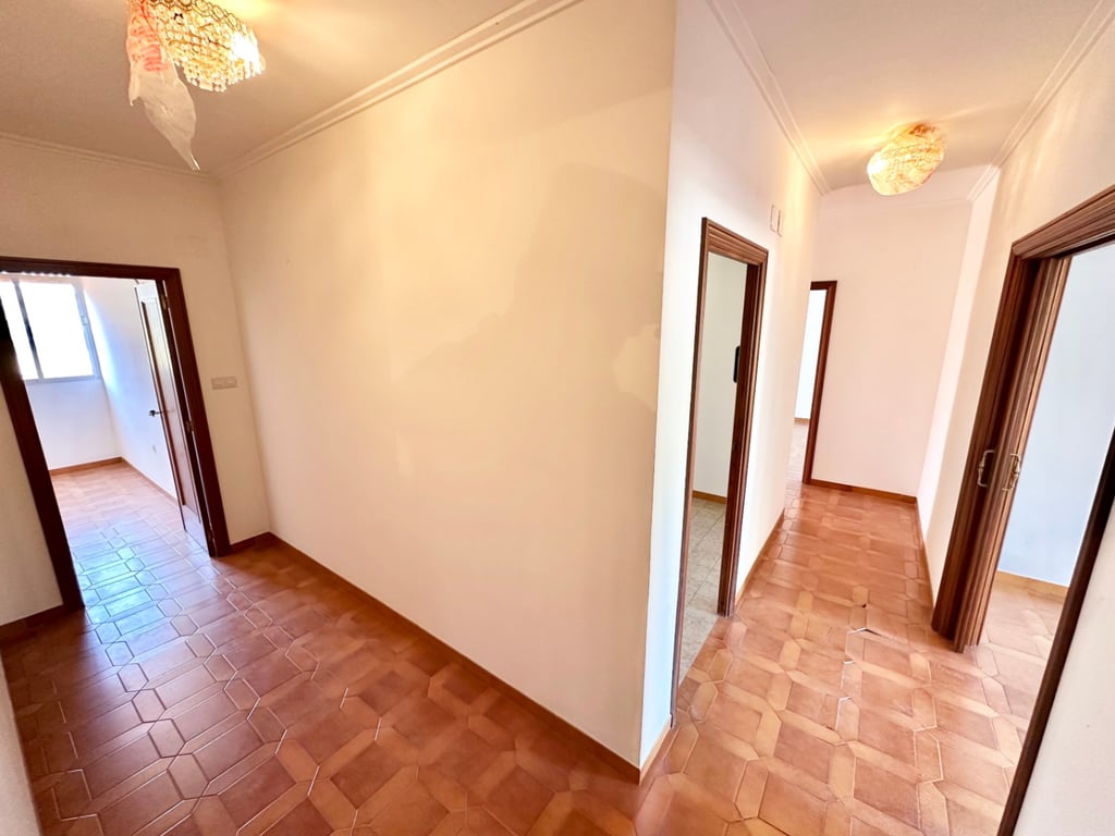 Oportunitat: Edifici amb Jardí de 180 m² i Terrassa amb Vistes al Mar - 8