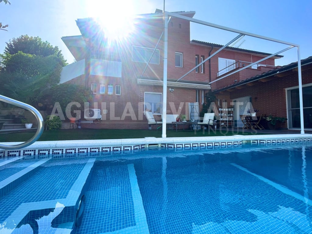 para dos familias con piscina - 74