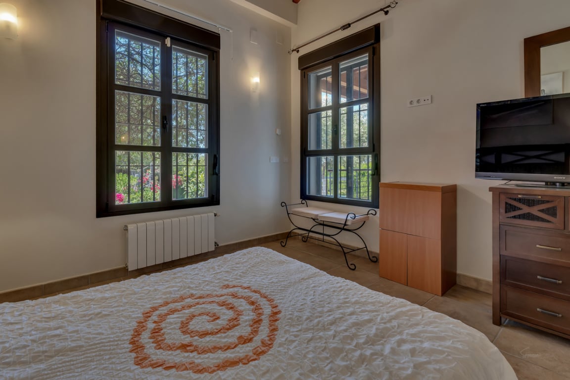 Impresionante Villa a la venta en Jávea, con piscina interior y exterior - 12