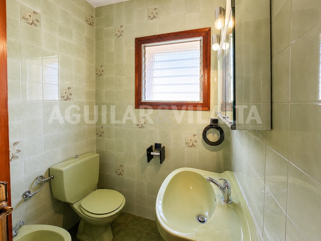 Casa toda en planta de cuatro dormitorios y dos baños - 12