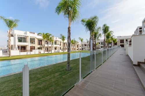 Nieuwbouwbungalow met solarium en zoutmeer-uitzicht in Los Balcones, Torrevieja — foto 37