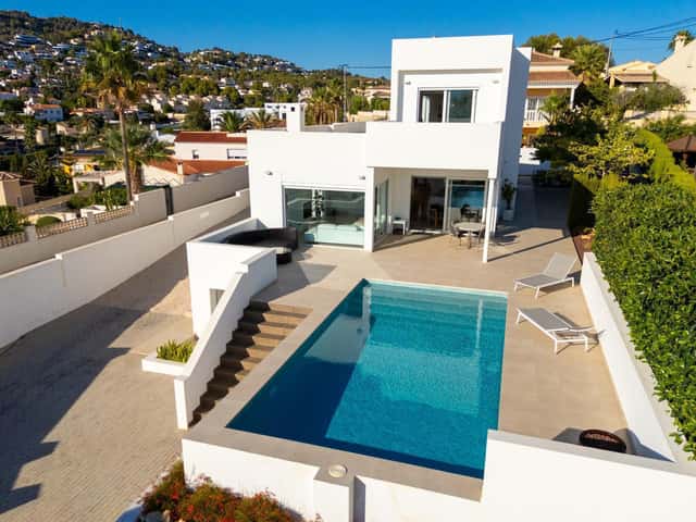 Modern villa with sea views and the Peñón de Ifach – Just 1,800 m from Fustera Beach