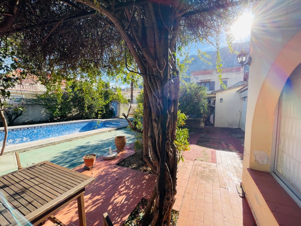 Denia. Chalet en buena área para reformar en venta - 20