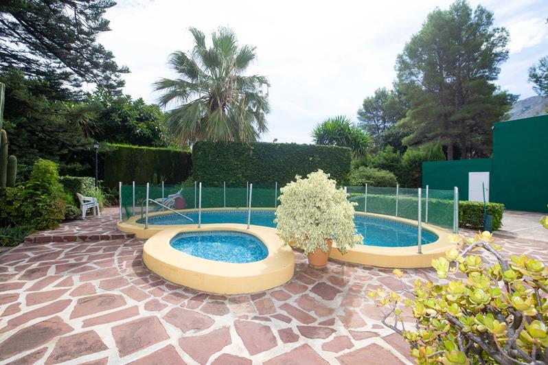 Venta Parcela urbana y Chalet - 6